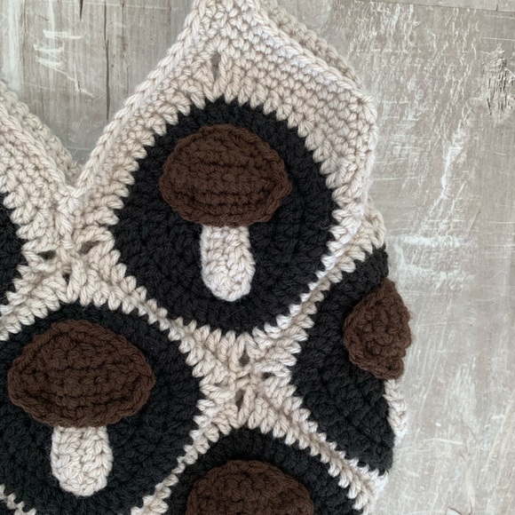 Crochet mushroom tote bag - Picture 2 of 2